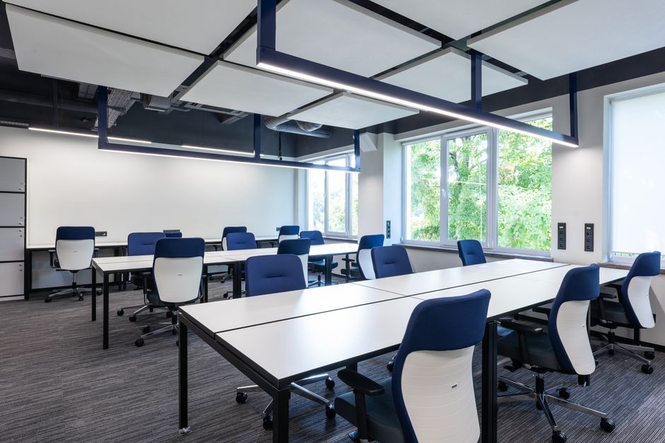 Verplaatsbare scheidingswanden voor flexibele indeling. Verplaatsbare scheidingswanden voor flexibele indeling.