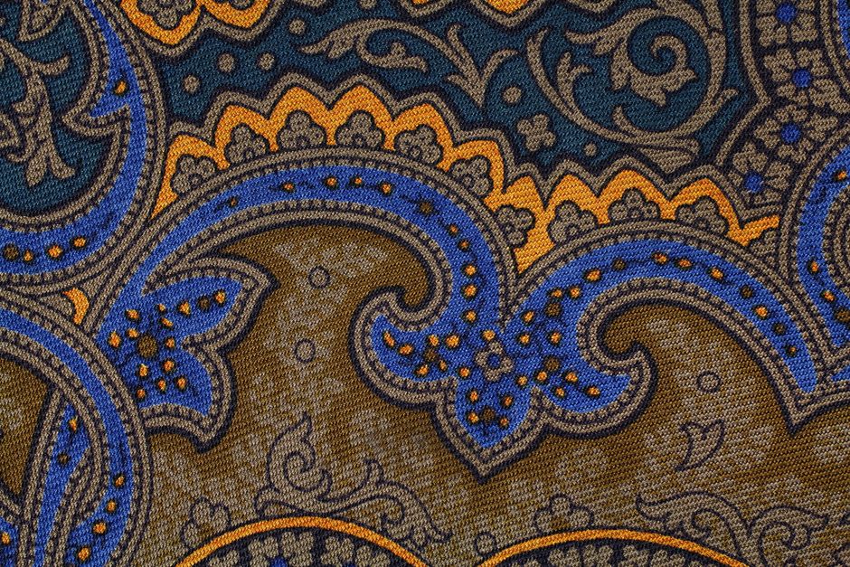 Interieur met kleurrijke paisley wandkunst. Interieur met kleurrijke paisley wandkunst.